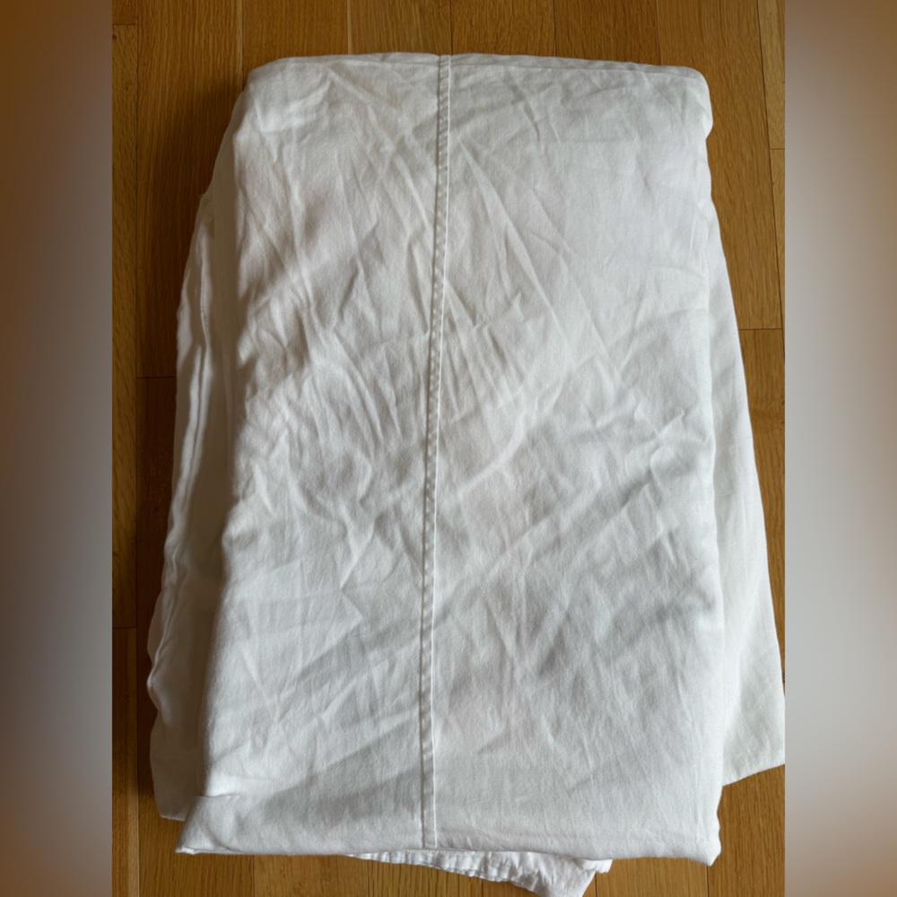 Pottery Barn Egyptian cotton Crisp White duvet cover with seam detail